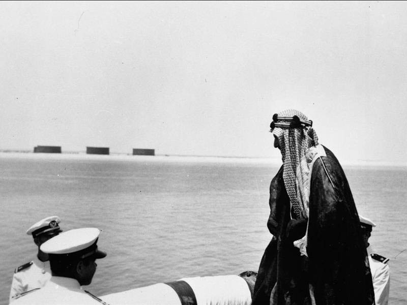 قبل 79 عامًا.. أول ناقلة نفط السعودي برعاية الملك عبد العزيز آل سعود